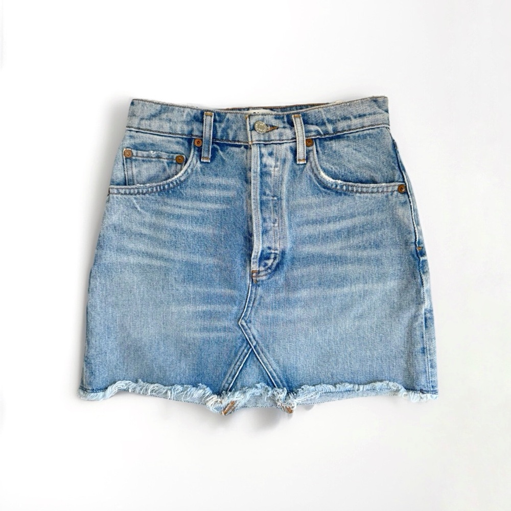 AGOLDE QUINN LIGHT BLUE FRAYED HIGH RISE MINI JEAN SKIRT